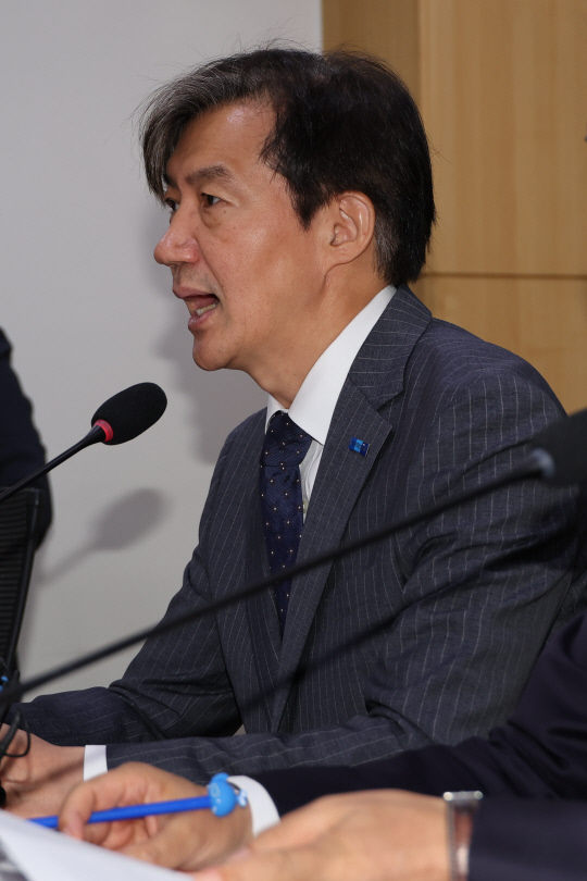 조국 조국혁신당 대표가 7일 오전 서울 여의도 국회의원회관에서 열린 제2차 당선인 총회에서 발언하고 있다. <연합뉴스>